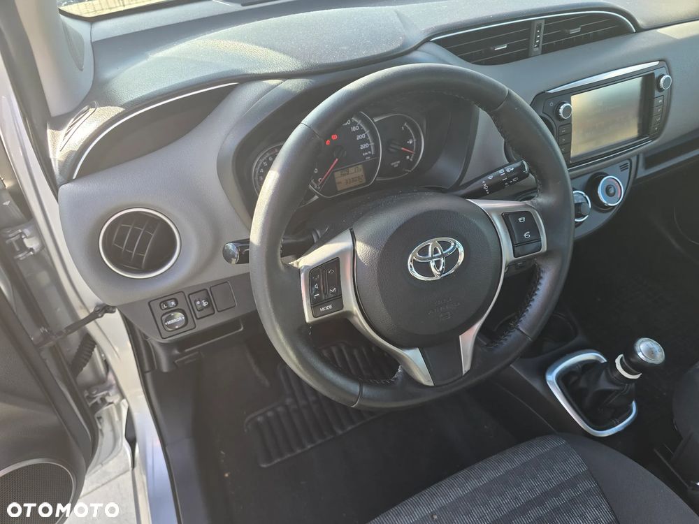 Toyota Yaris 1.0 Premium - 28