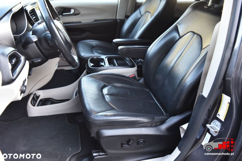 Chrysler Pacifica - 18