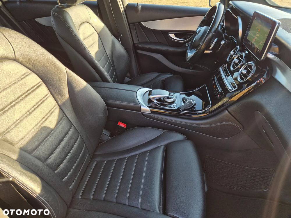 Mercedes-Benz GLC 250 d 4Matic 9G-TRONIC AMG Line - 23