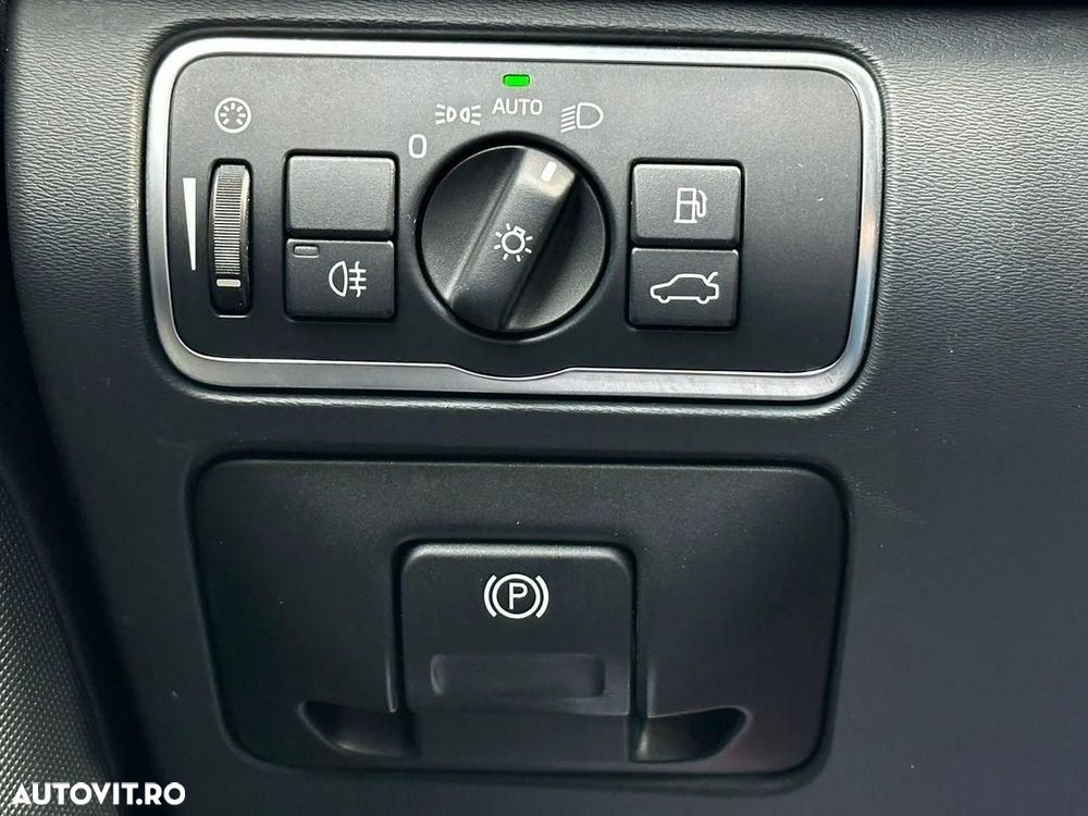VOLVO XC60 2015 — imagine 17