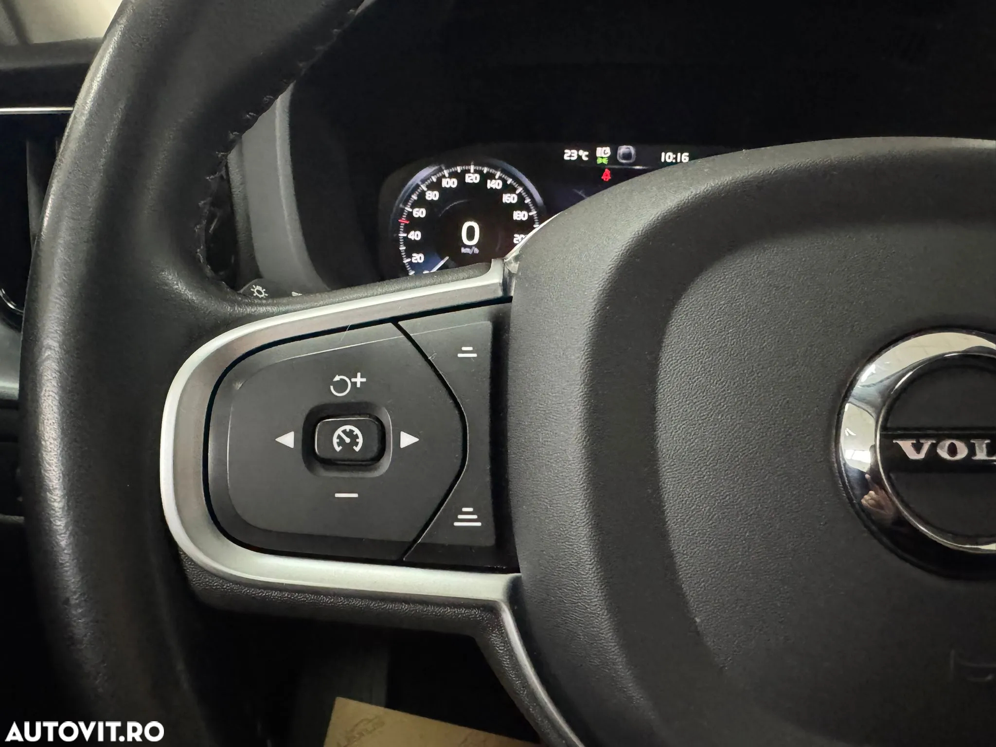Volvo XC 60 B4 D AWD Geartronic Momentum Pro - 20