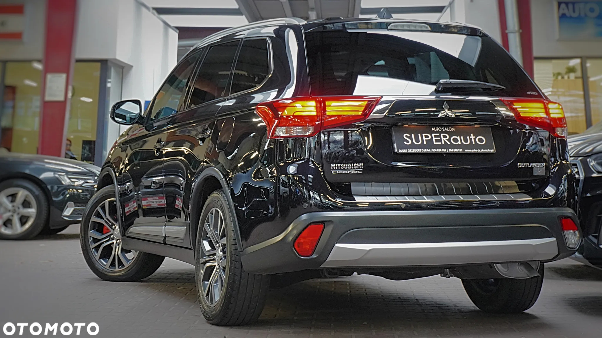 Mitsubishi Outlander 2.0 Intense + Navi 4WD CVT - 9