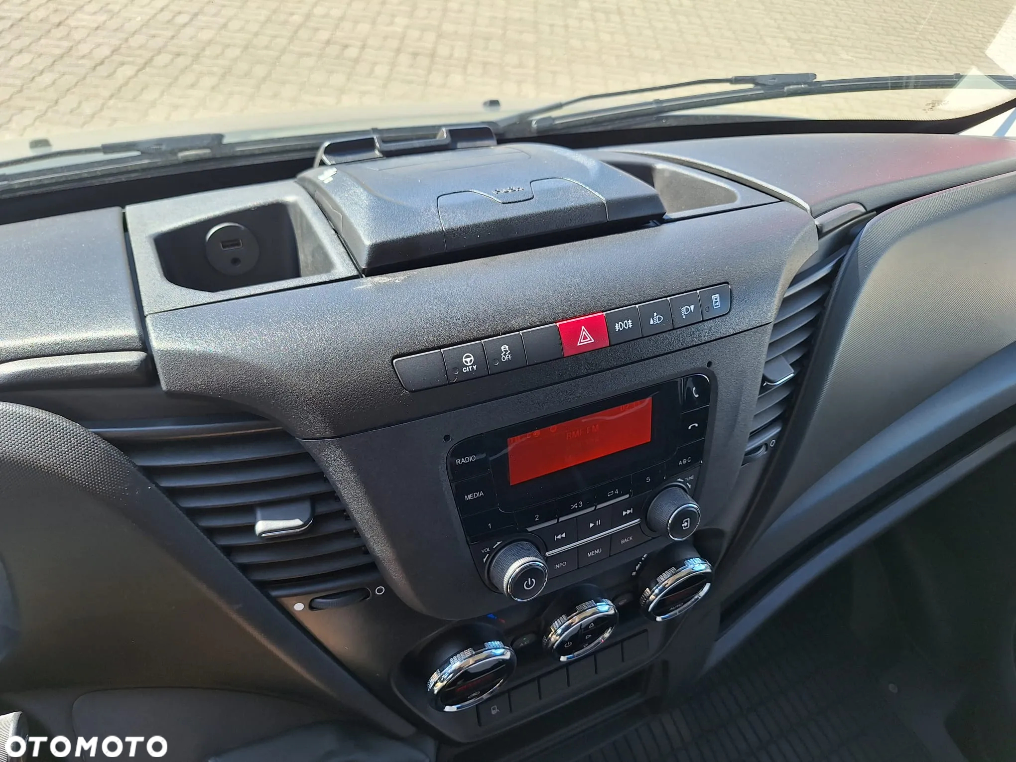Iveco Daily 35S18 furgon maxi 16m / Krajowy / 3.0 180KM - 17