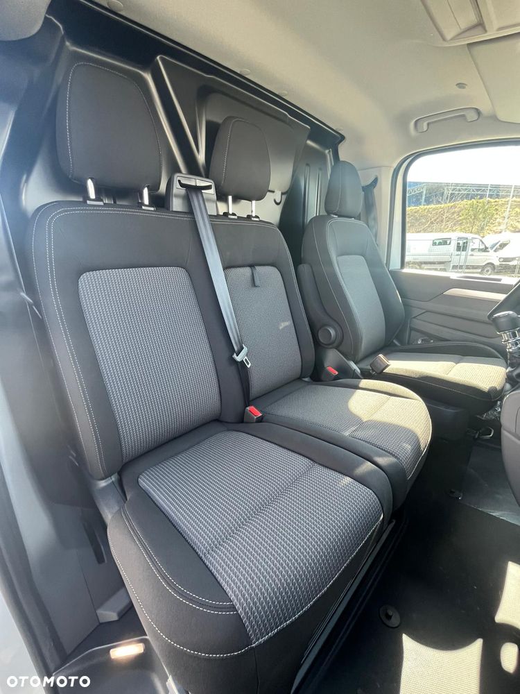 Volkswagen Transporter FURGON T7 - 12