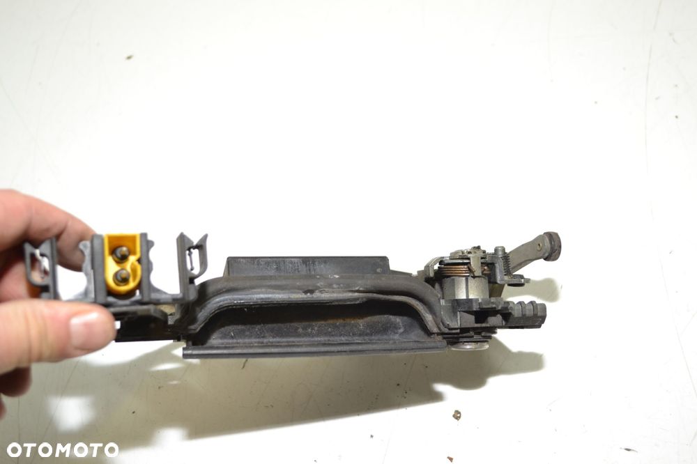 KLAMKA ZEWNĘTRZNA DRZWI PRAWA PRZÓD BMW E36 E34 LIFT SEDAN - 3