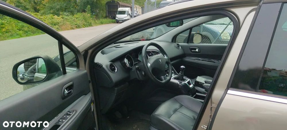 Peugeot 5008 1.6 THP Allure 7os - 11