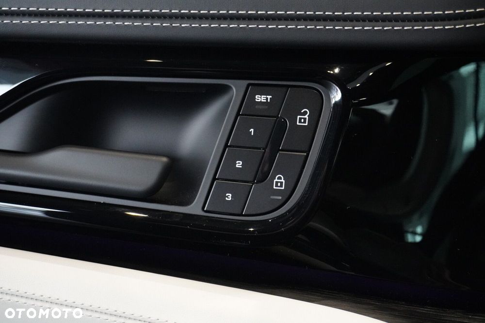 Porsche Panamera 4 - 12