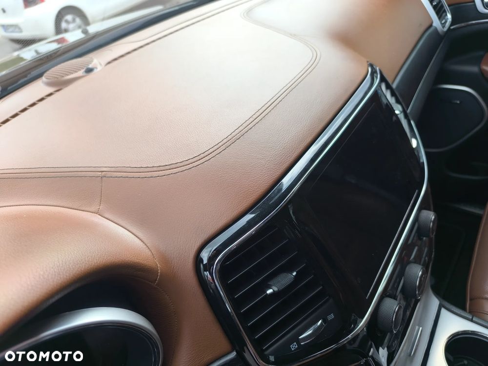Jeep Grand Cherokee - 19