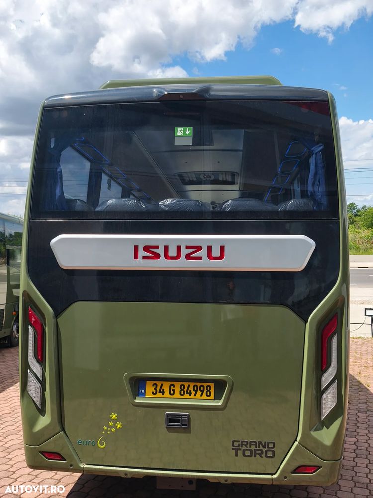 Isuzu Grand Toro - 13