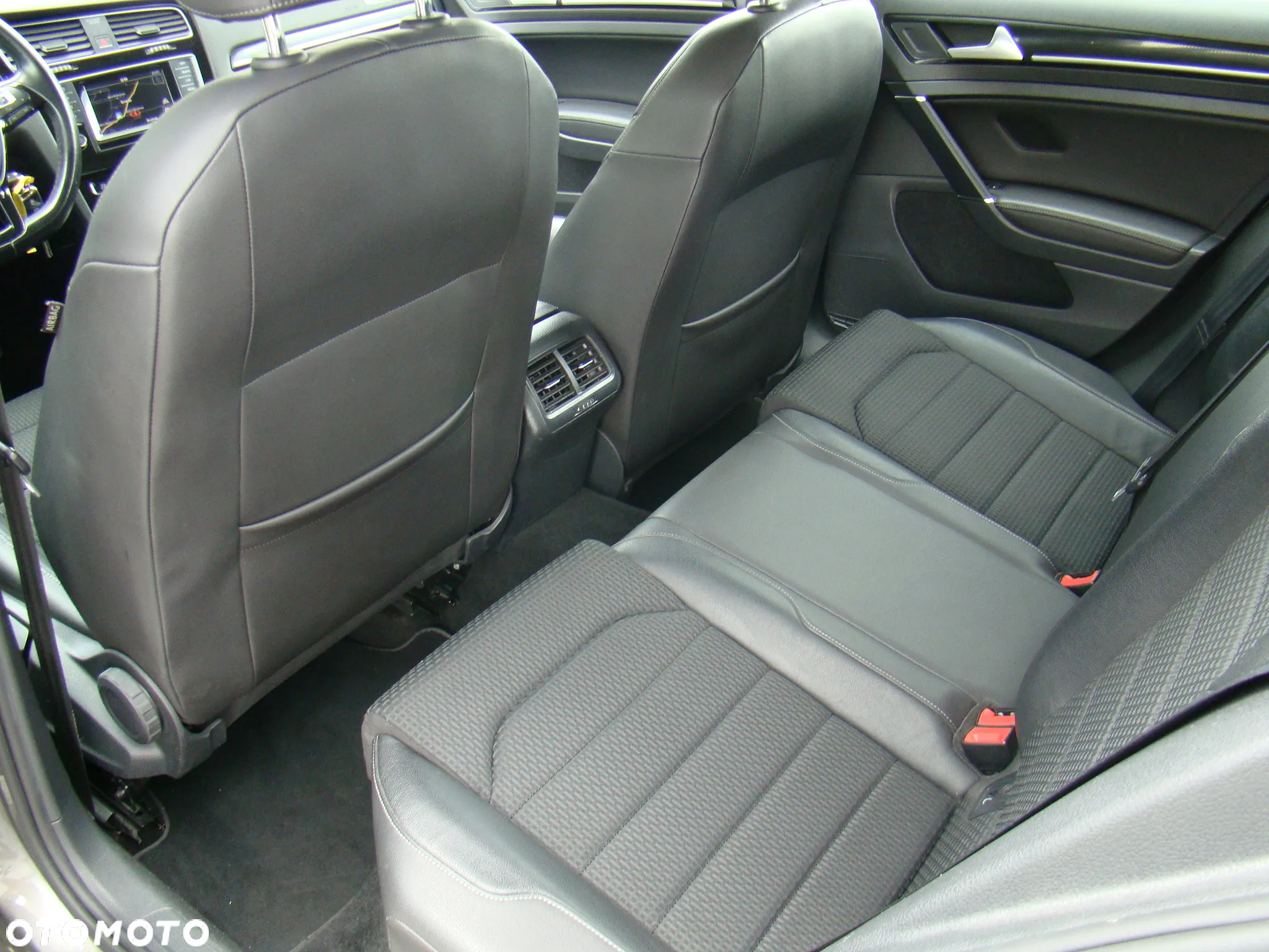Volkswagen Golf Variant 2.0 TDI (BlueMotion Technology) Highline - 35