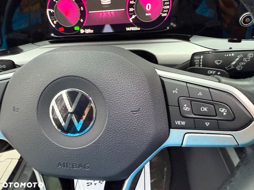 Volkswagen Golf - 22