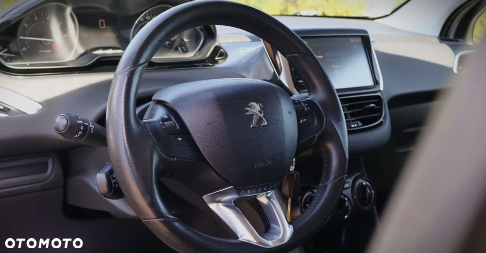 Peugeot 208 - 12