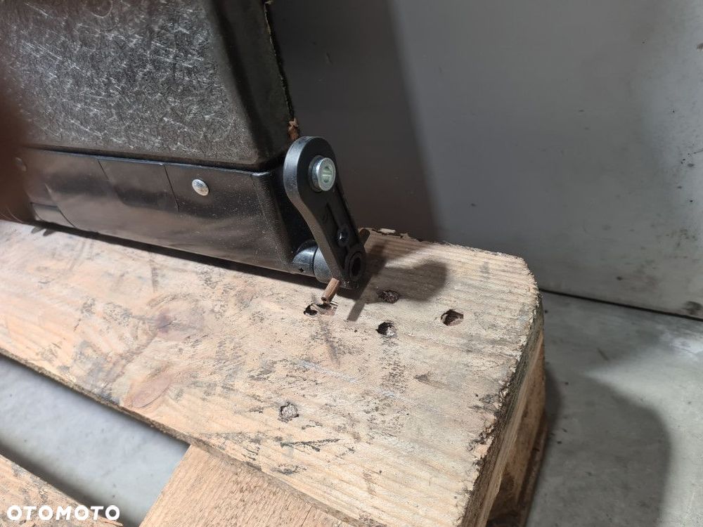 WYKŁADZINA BAGAŻNIKA MERCEDES-BENZ W169 - 4