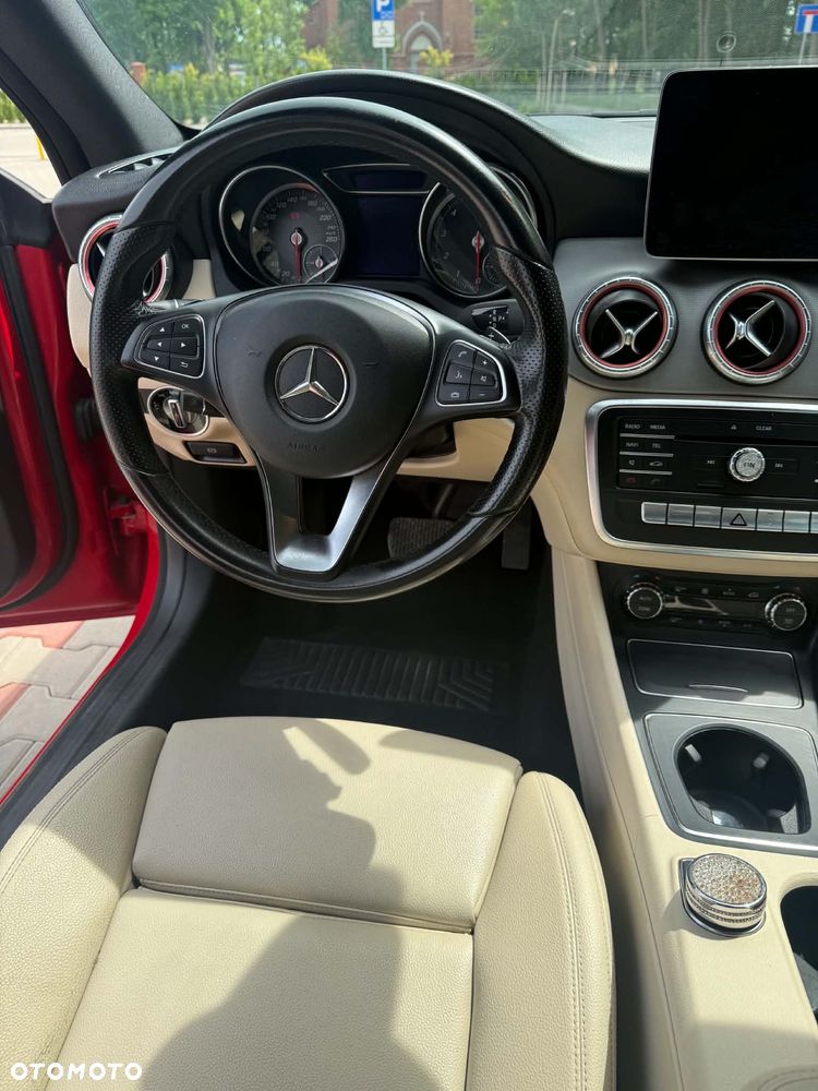 Mercedes-Benz CLA 250 7G-DCT - 9