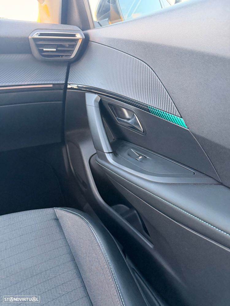 Peugeot 2008 1.2 PureTech Allure Pack - 12