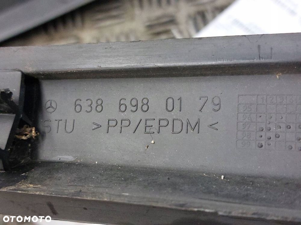 LISTWA ZGARNIAJĄCA SZYBY CZOŁOWEJ LEWA + PRAWA MERCEDES VITO W638 - 5