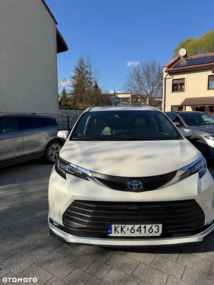 Toyota Sienna - 1