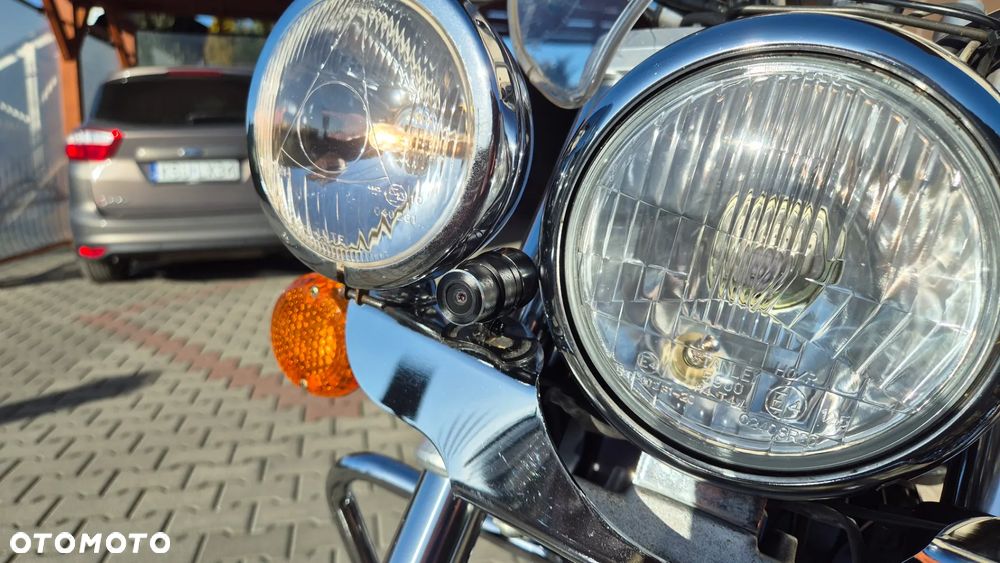 Suzuki Intruder - 11