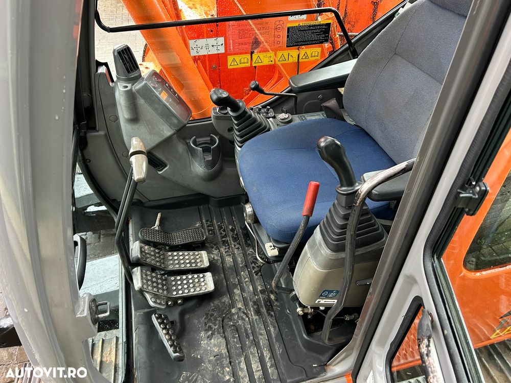 Hitachi ZX135US - 8