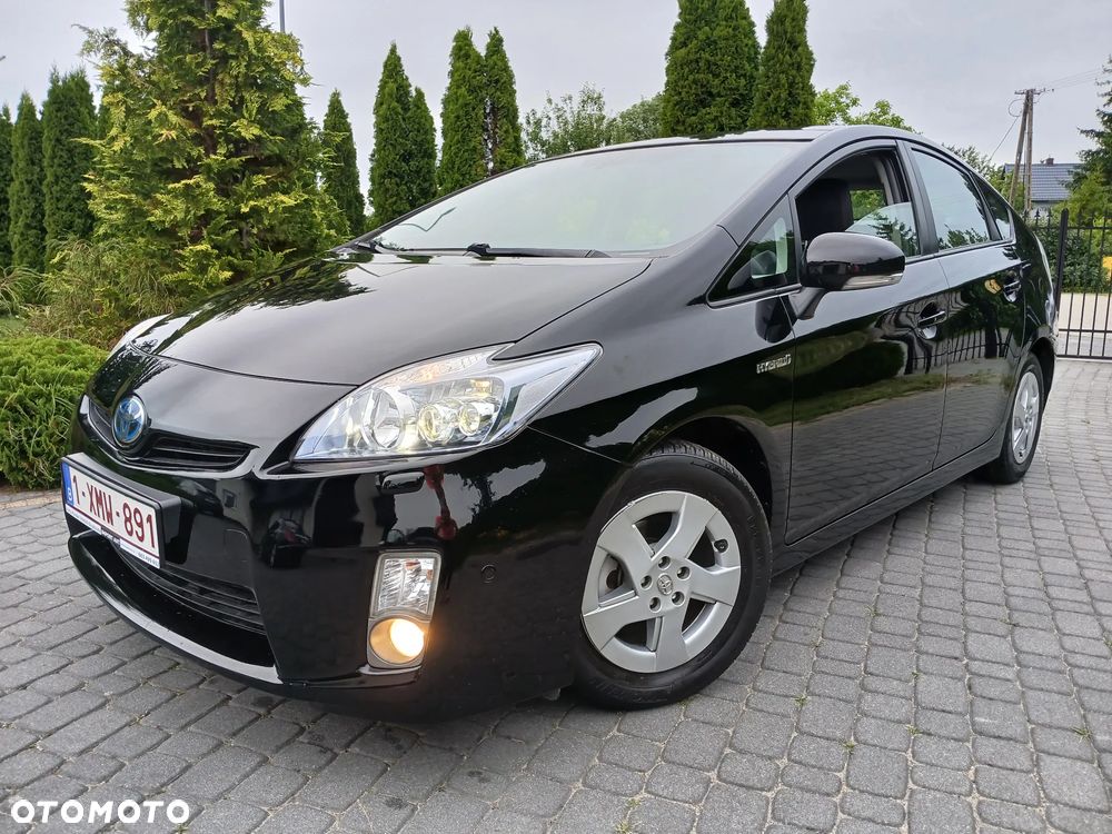 Toyota Prius (Hybrid) Executive - 17