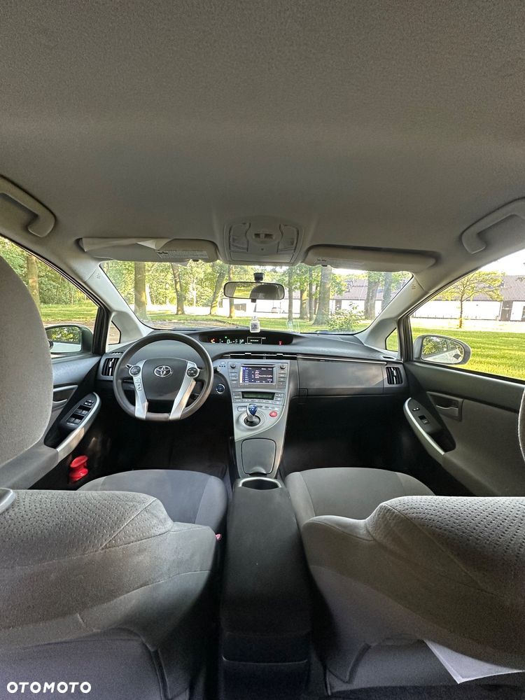 Toyota Prius (Hybrid) - 8