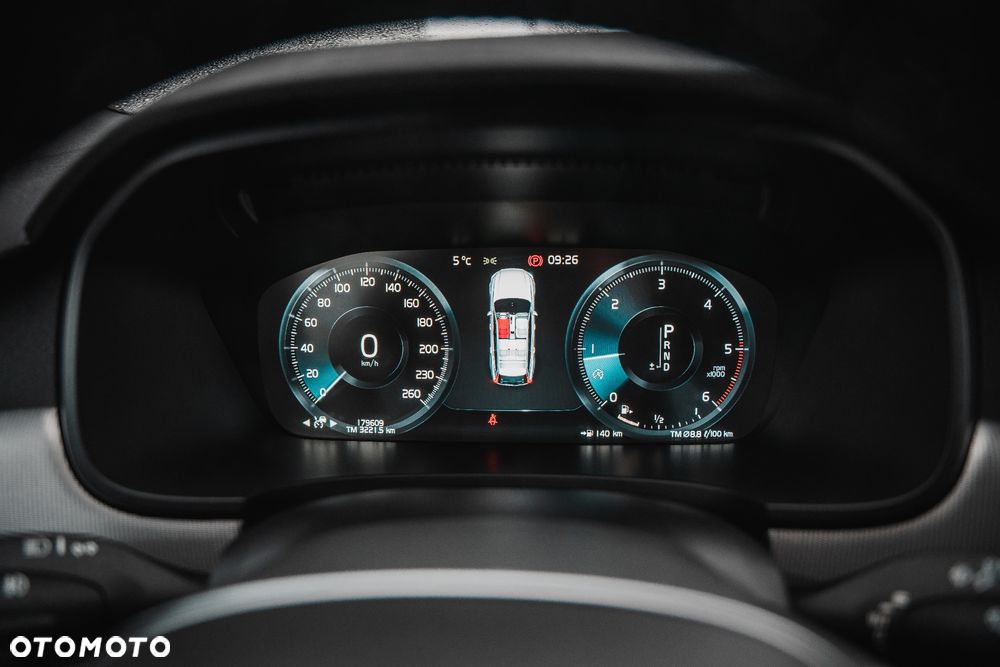 Volvo V90 D5 SCR AWD Momentum Pro - 22