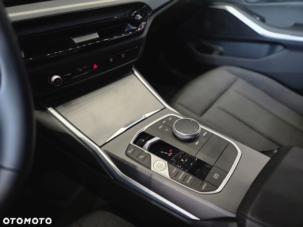 BMW Seria 3 318d MHEV - 23