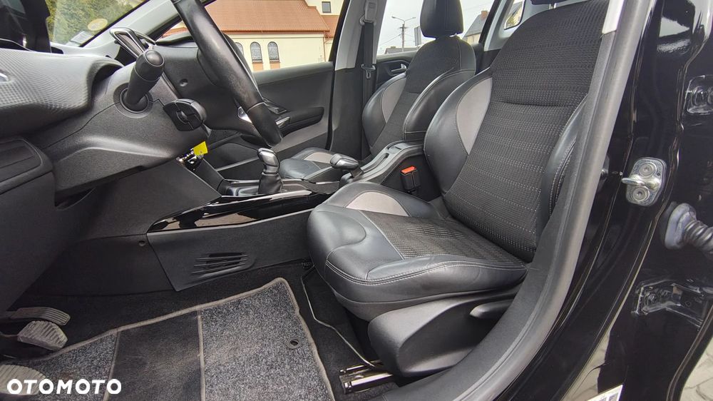 Peugeot 2008 1.6 BlueHDi Allure S&S - 26