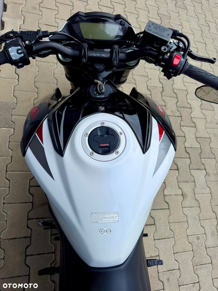 Suzuki GSX - 20