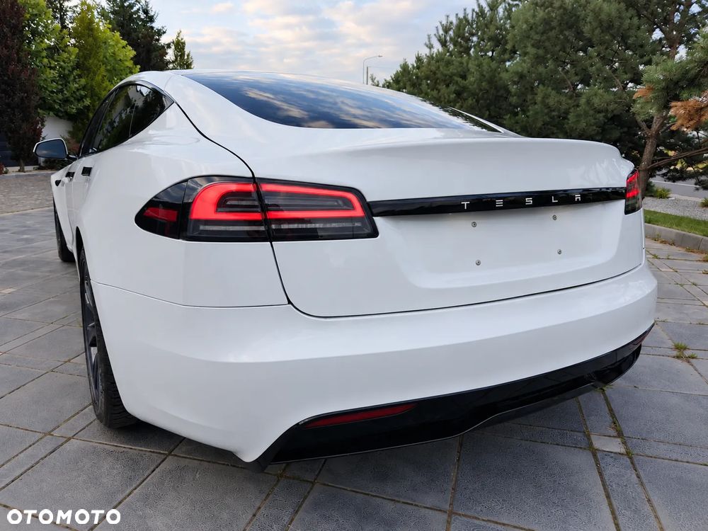 Tesla Model S - 5