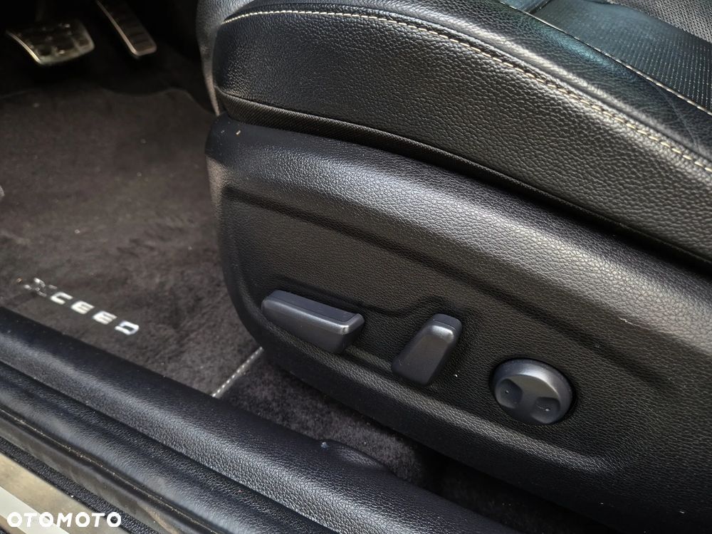 Kia XCeed - 28