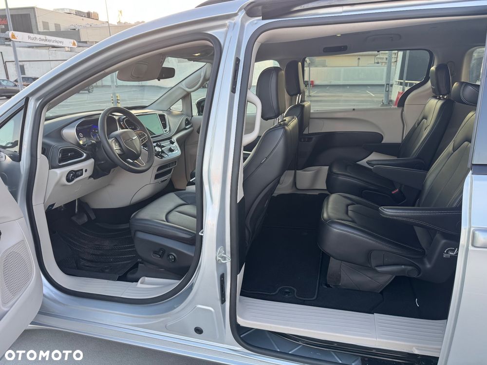 Chrysler Pacifica - 15