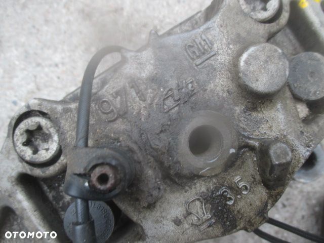 OPEL Vectra C SIGNUM ZACISK PRZEDNI LEWY PRAWY cena za 2 sztuki 3.2 V6 971 - 4