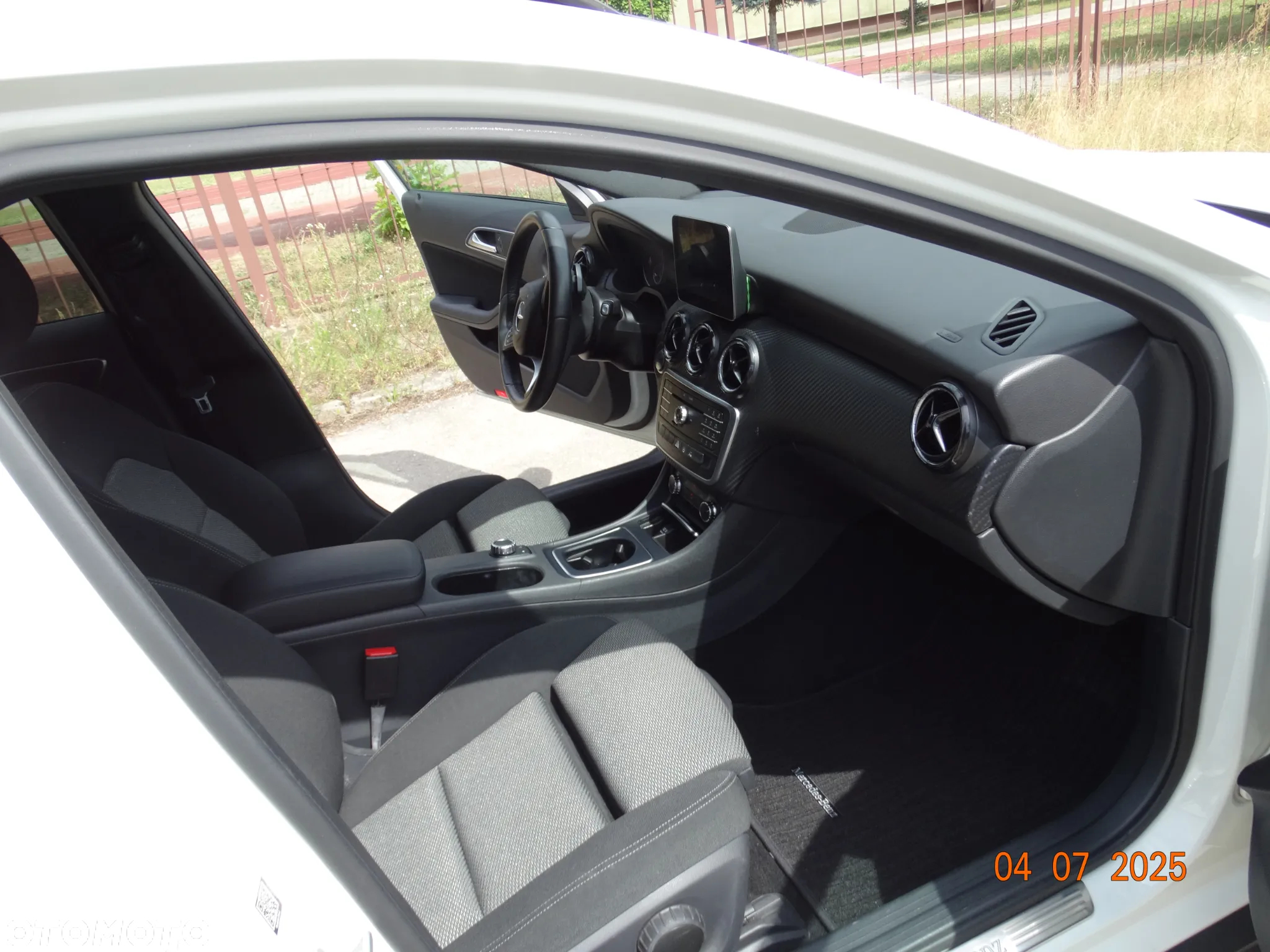 Mercedes-Benz GLA 200 7G-DCT - 11