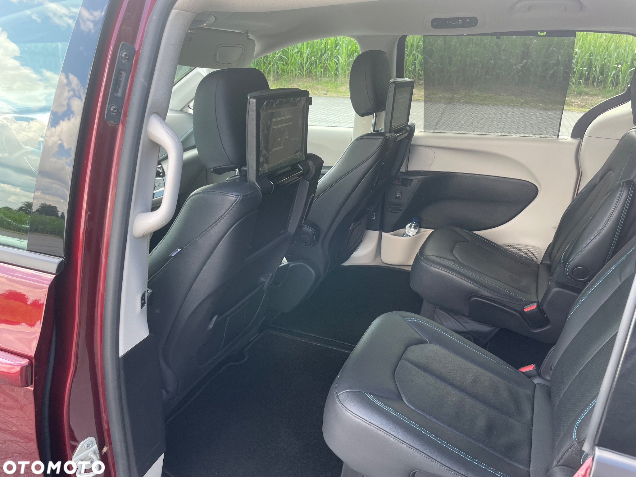 Chrysler Pacifica - 12