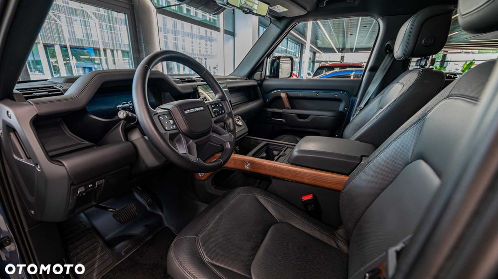 Land Rover Defender - 7