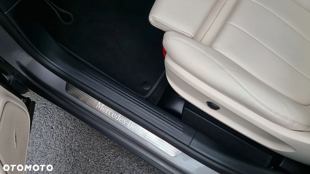 Mercedes-Benz GLB 250 4-Matic AMG Line 8G-DCT - 28