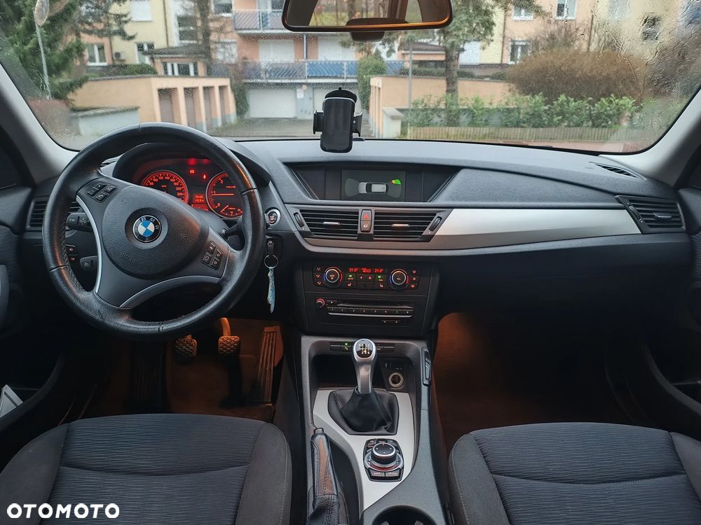 BMW X1 xDrive18d - 11