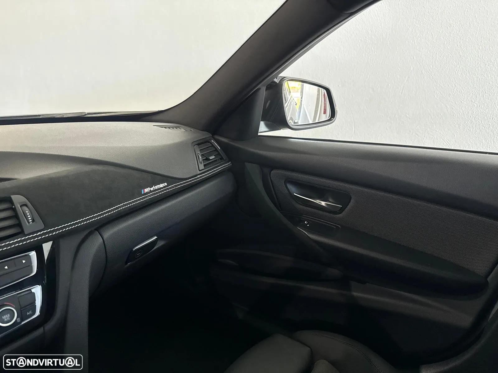 BMW 330 e iPerformance Pack M - 24