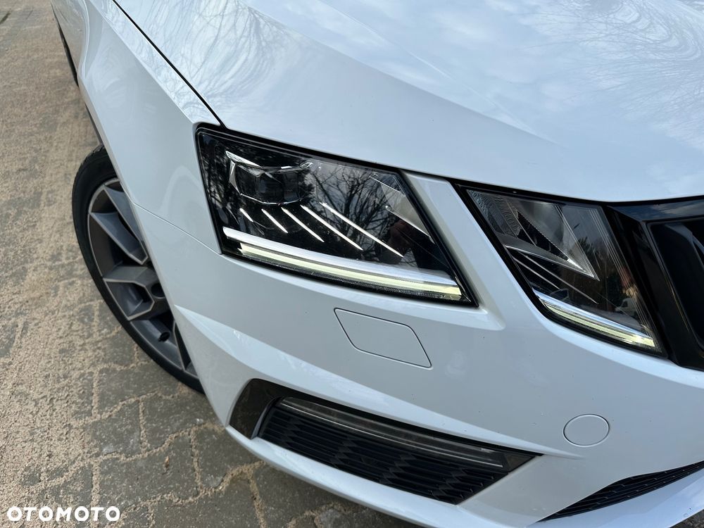 Skoda Octavia Combi 2.0 TDI DSG RS - 20