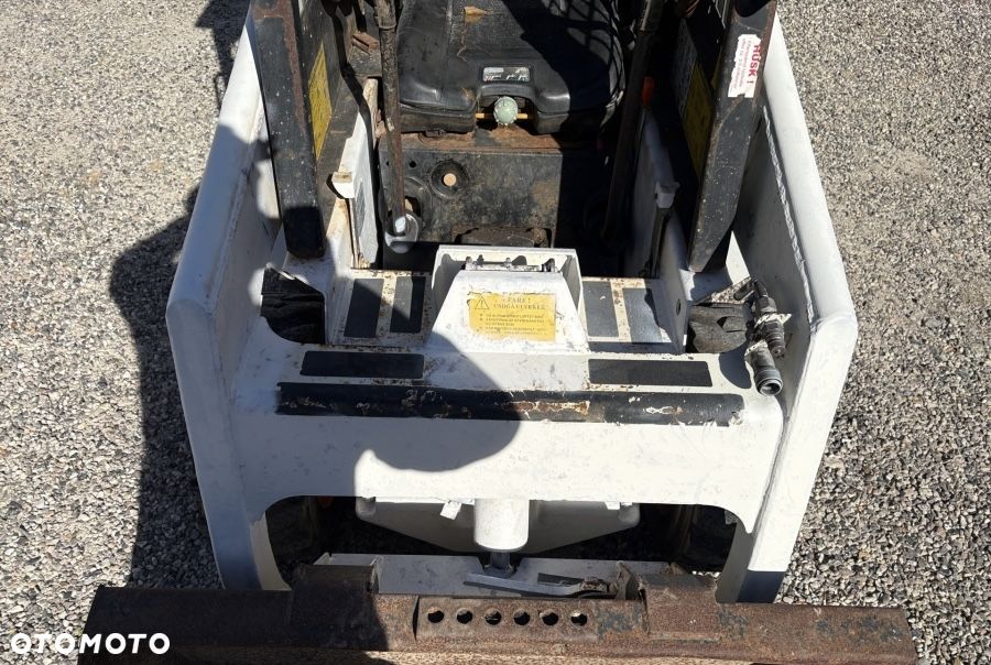 Bobcat 443 - 27