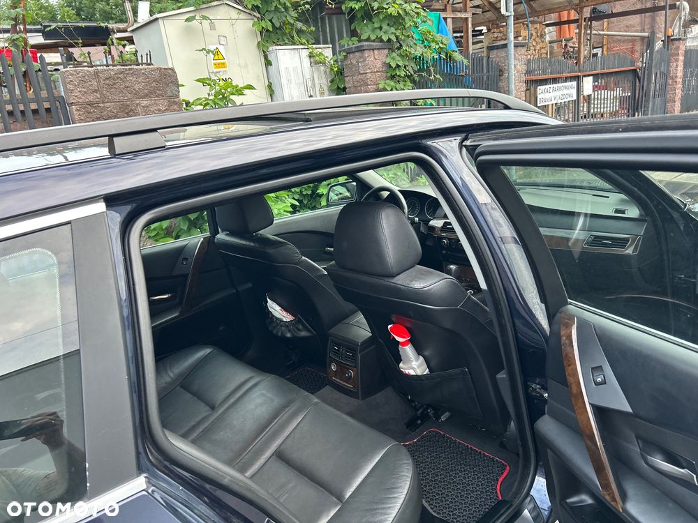 BMW Seria 5 525d - 28