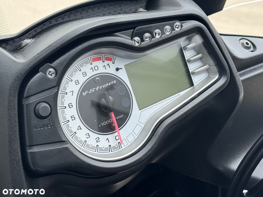Suzuki V-STROM - 12