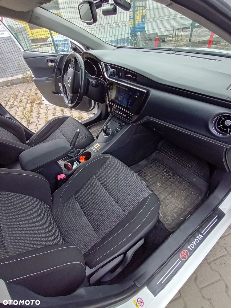 Toyota Auris 1.8 HSD Luna - 10