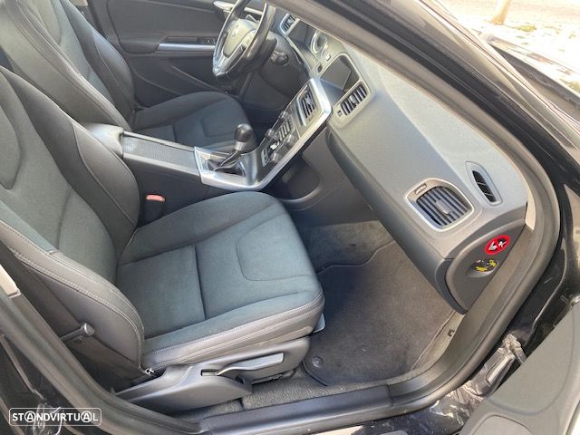 Volvo V60 2.0 D3 Momentum Start/Stop - 5
