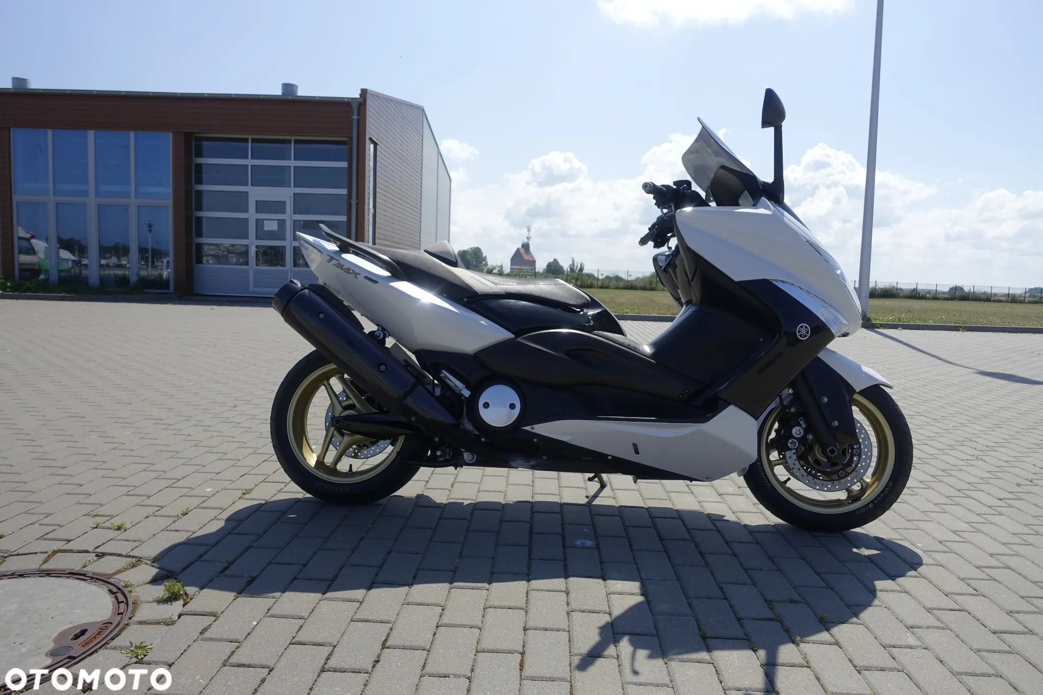 Yamaha Tmax - 12