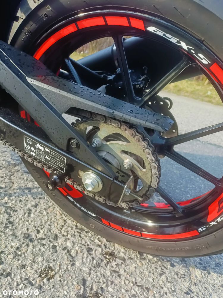 Suzuki GSX - 12