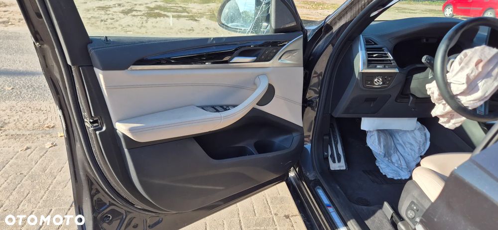 BMW iX3 80kWh Impressive - 28