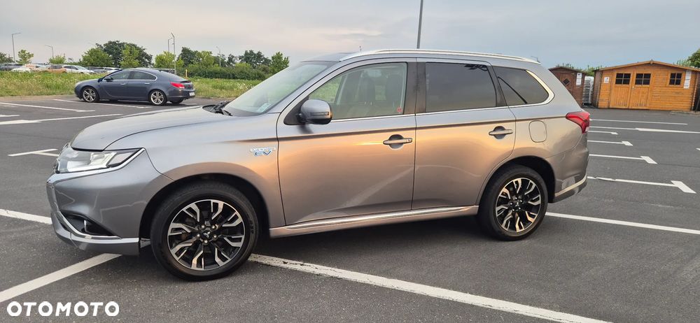 Mitsubishi Outlander 2.0 4WD Plus - 7