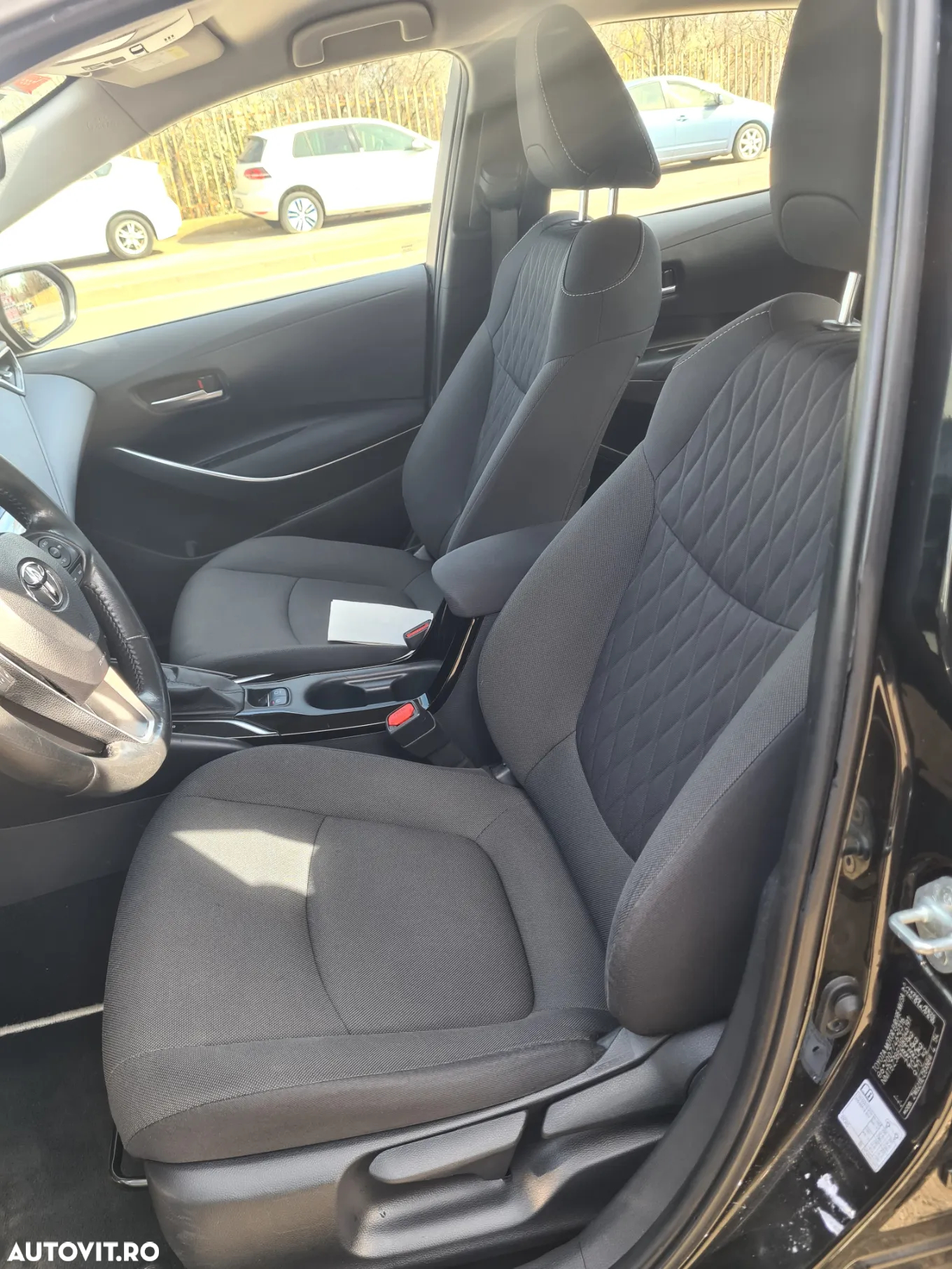 Toyota Corolla Sedan 1.8 HEV Business - 10